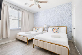 Chic Two Bedroom Home with Free Parking and Luxe Beds